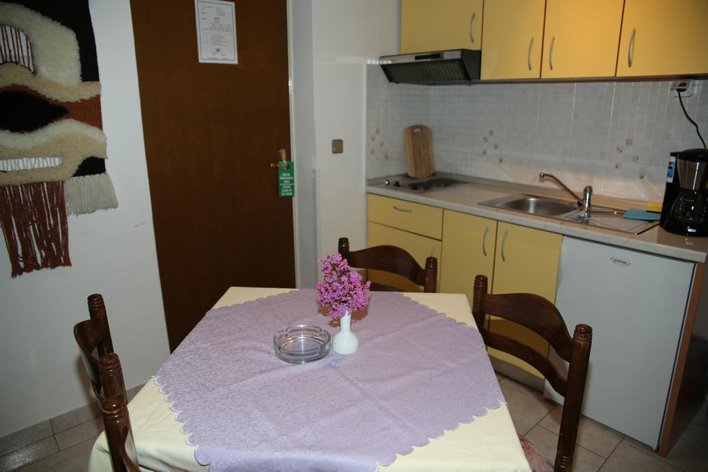 Hotel Pansion Adria Sveti Filip i Jakov Zimmer foto