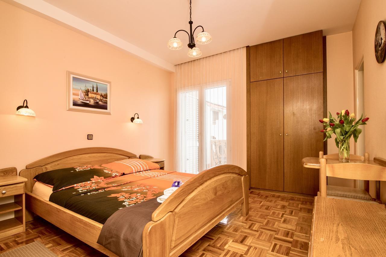 Hotel Pansion Adria Sveti Filip i Jakov Exterior foto
