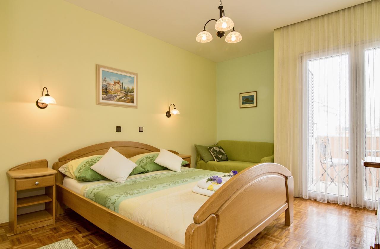 Hotel Pansion Adria Sveti Filip i Jakov Exterior foto