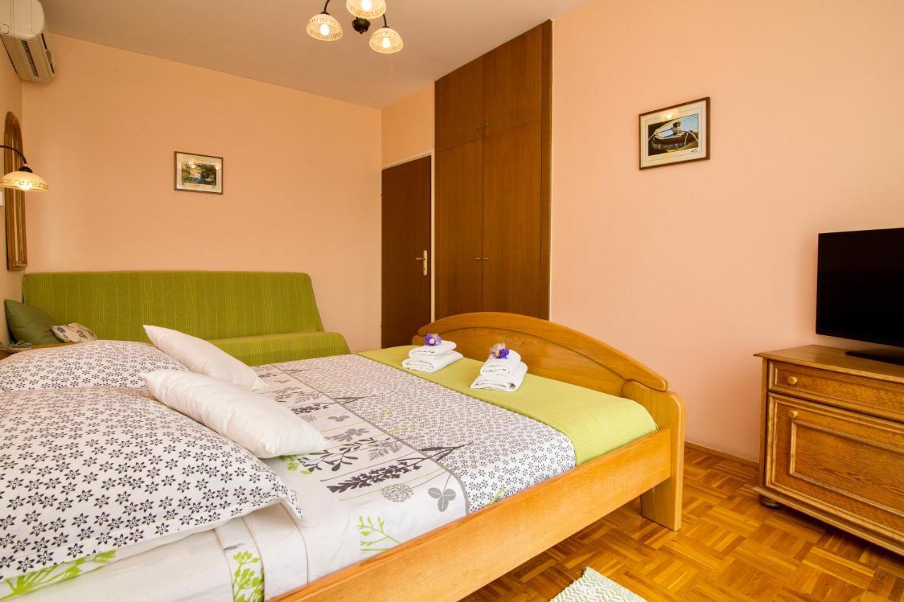Hotel Pansion Adria Sveti Filip i Jakov Exterior foto