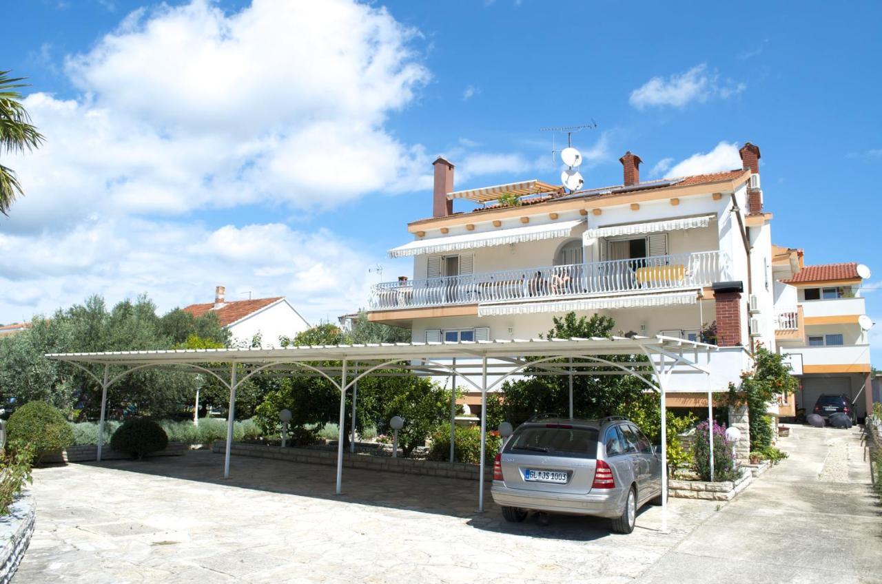 Hotel Pansion Adria Sveti Filip i Jakov Exterior foto